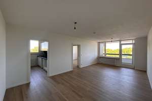Exklusiv sanierte Etagenwohnung mit sonnigem Südostbalkon und Einbauküche – Die vollständige Adresse der Immobilie erhältst du vom Anbieter., 50735 Riehl, Köln – Vorschaubild 2