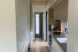 Neuwertiges 3-Zimmer-Tiny-House mit Lehmputz, Schwedenofen, geh. Innenausstattung und EBK – Günzburg (Kreis) – Vorschaubild 6