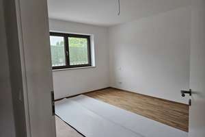 Exklusive 2-Zimmer-Erdgeschosswohnung mit Privatgarten – Holzgartenstraße 62, 93055 Weichs, Regensburg – Vorschaubild 4