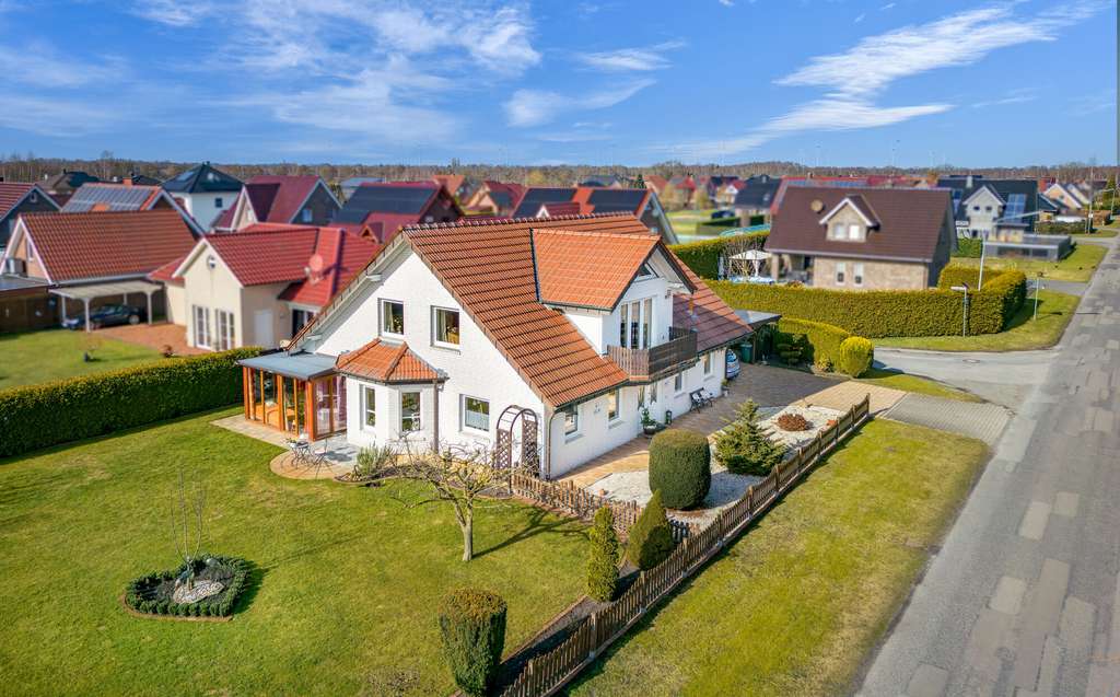 Immobilie in Twist - Lieblingsplatz mit Wasserblick – Großzügiges Einfamilienhaus in Twist-Siedlung am Kanal! - Bild 1