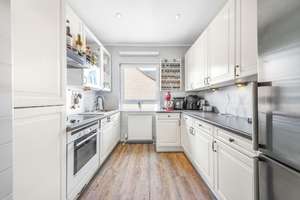 Familienglück in Rudow - Modernisiert, gemütlich, bereit für den Einzug – Die vollständige Adresse der Immobilie erhältst du vom Anbieter., 12355 Rudow, Berlin – Vorschaubild 2