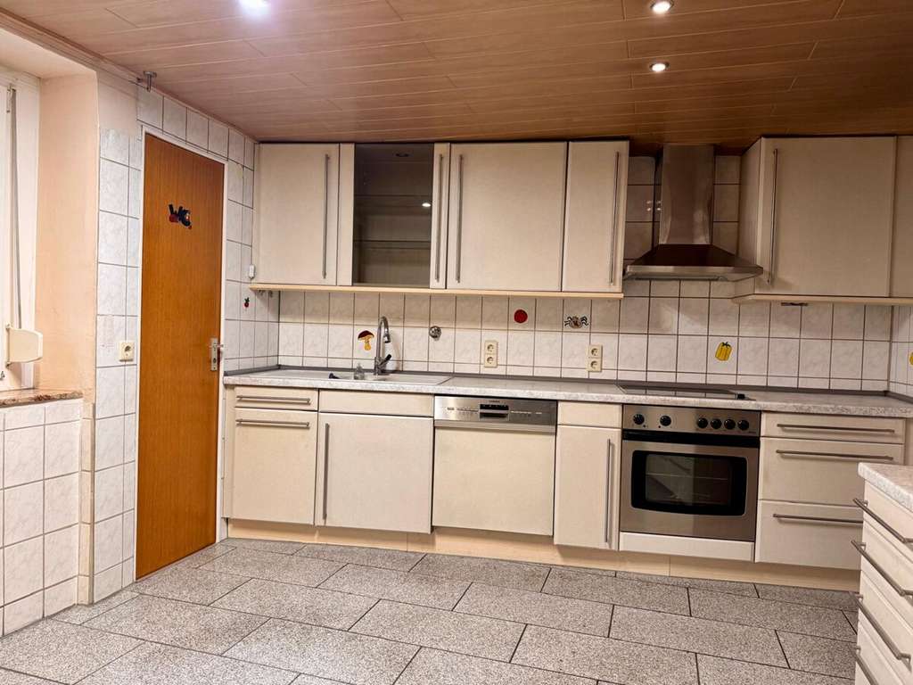 Immobilie in Erlenbach - Familienfreundliches Wohnhaus mit viel Potenzial und Scheune - Bild 2