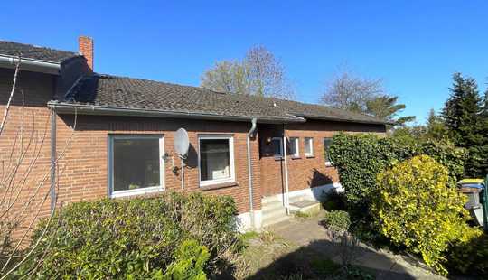 Bild von Reihen-END-Bungalow mit FERNWÄRME, 4 Zimmern, 2 Bädern, großem Potential und weiteren tollen E