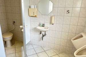 Gelegenheit: 2 Häuser m. ehem. Gastwirtschaft bzw. Büro od. Laden, ca. 300 m2, PV-Anlage + 3 Garagen – Die vollständige Adresse der Immobilie erhältst du vom Anbieter., 94265 Patersdorf – Vorschaubild 20