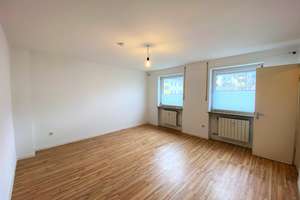 Gepflegte und geräumige 1-Zimmer-Wohnung mit Einbauküche und Teilmöblierung – Görzerstr 110, 81549 Balanstraße-West, München – Vorschaubild 2