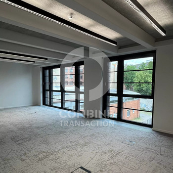 Terrasse in den ruhigen Innhof / Skalitzer Straße. combine Transaction.