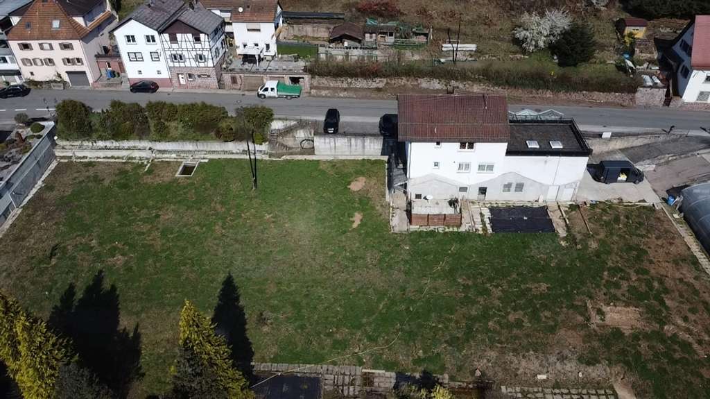 Immobilie in Elmstein - Wohnhaus- und Geschäftshaus mit großem Grundstück im Gewerbegebiet Elmstein - Bild 0