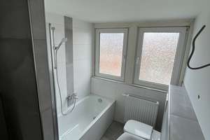 Sanierte großzügige Dachgeschosswohnung frei ab 1. Juli – Alsenstraße 17, 59067 Mitte, Hamm – Vorschaubild 1