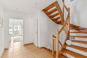 Einfamilienhaus-Traum auf vier Ebenen mit PV-Anlage und Garage im Gurkenland von Düsseldorf-Eller – 40229 Eller, Düsseldorf – Vorschaubild 18