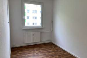 helle 3 Zimmerwohnung mit Balkon – Carl-Zeiss-Straße 7, 6122 Nördliche Neustadt, Halle (Saale) – Vorschaubild 2