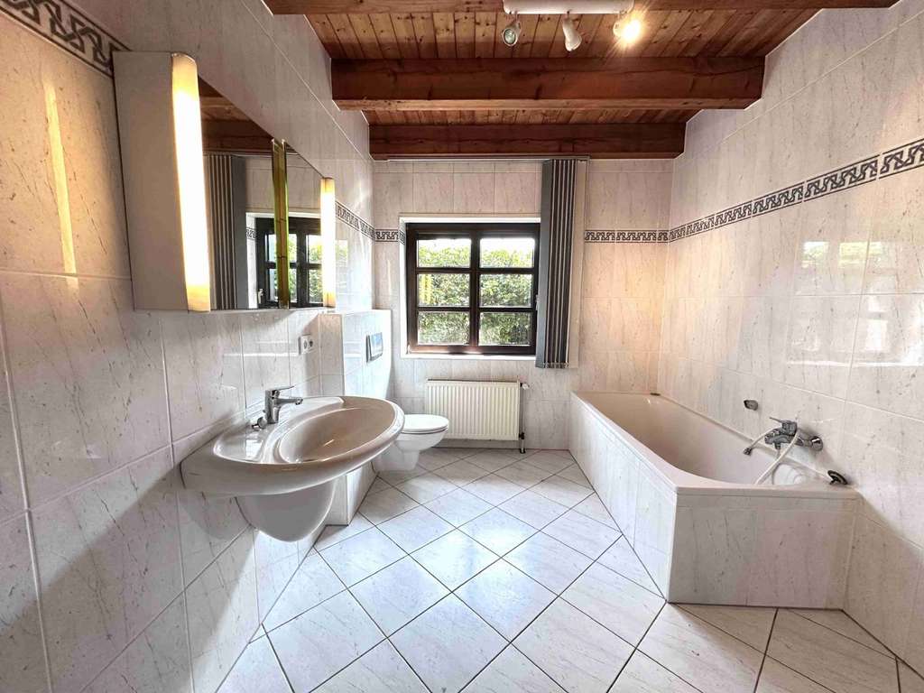 Immobilie in Brüggen - Großzügiges Einfamilienhaus im Landhausstil mit Traumgrundstück in Brüggen-Born - Bild 4