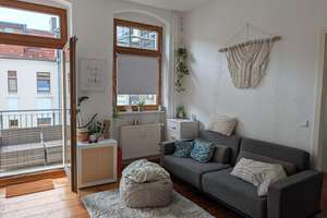 Bezugsfreie 2-Zimmer Altbauwohnung mit Südwest-Balkon im Florakiez