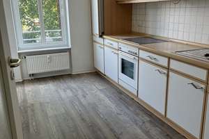 sehr gepflegte seniorengeeignete 2-Zimmer-Wohnung mit EBK und Fahrstuhl