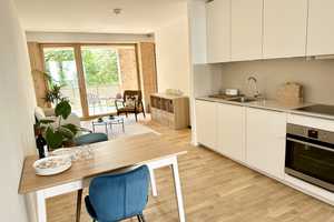 Lichtdurchflutetes möbliertes 2 Zimmer Appartement – Zschokkestr. 34, 80687 München – Vorschaubild 1