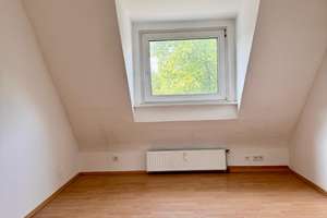 Frisch tapezierte 3-Zimmer Dachgeschosswohnung in Duisburg-Neudorf – Neudorfer Straße 117, 47057 Neudorf-Süd, Duisburg – Vorschaubild 6