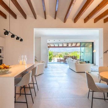 Charmantes, neuwertiges Haus zu verkaufen mit Panoramablick in Llubí, Mallorca