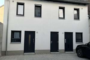 Neuwertige DHH mit Garten in Blankenloch 