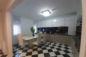 Stilvolle, modernisierte 2-Zimmer-Wohnung mit gehobener Innenausstattung mit EBK in Hennigsdorf – Bergstraße 5, 16761 Oberhavel (Kreis) – Vorschaubild 1