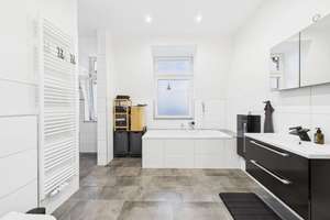 Kernsanierte Dachgeschosswohnung mit ca. 139 m² Grundfläche und Potenzial für Maisonette-Ausbau – Die vollständige Adresse der Immobilie erhältst du vom Anbieter., 42281 Barmen, Wuppertal – Vorschaubild 5