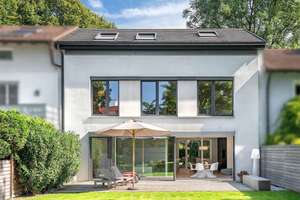 Zeitloses Design trifft elegante Architektur. Stadthaus auf weitläufigem Südgrundstück. – Die vollständige Adresse der Immobilie erhältst du vom Anbieter., 81925 Herzogpark, München – Vorschaubild 8