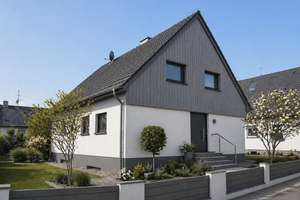 Galerie, Licht und viel Potenzial – Grundriss mit Wow-Effekt in Baiersdorf! – Die vollständige Adresse der Immobilie erhältst du vom Anbieter., 91083 Baiersdorf – Vorschaubild 1