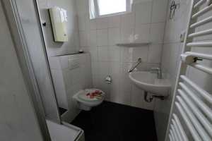 Schöne Wohnung in Lierenfeld mit neuen Design-Vinyl-Böden – Posener Str. 15, 40231 Düsseldorf – Vorschaubild 2