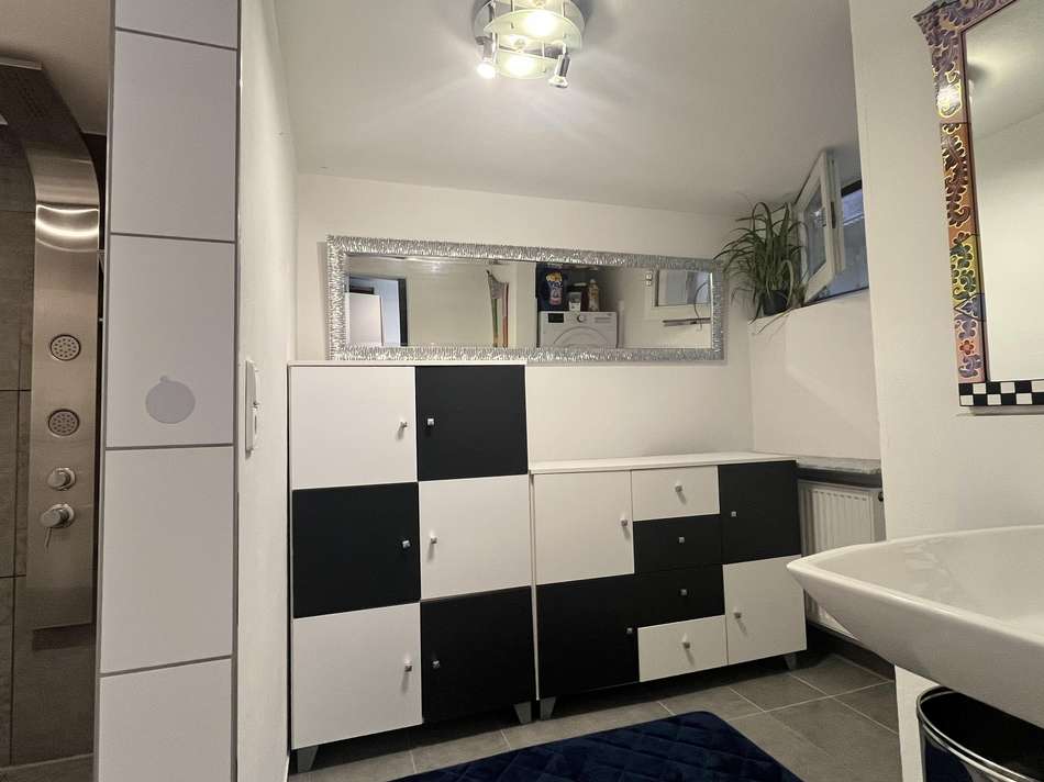 Badezimmer im Untergeschoss