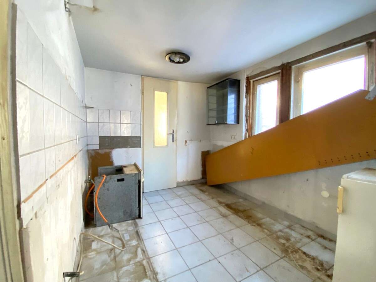 Doppelhaushälfte mit Wohnung, ausbaubarem Dach, ehemaligem Stall, Werkstatt und Gärtchen in Weiler, Heilbronn Kreis – Bild 4