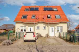 Familienidylle pur: Moderne DHH mit Garten! – Die vollständige Adresse der Immobilie erhältst du vom Anbieter., 39288 Burg – Vorschaubild 1