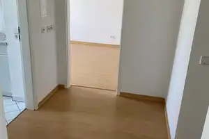 Sonnige 2-Zimmer-Wohnung mit Balkon in Schloßchemnitz – Tannenstraße 17, 9113 Chemnitz – Vorschaubild 2
