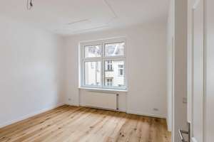 Liebevoll renovierte 3-Zimmer-Altbauwohnung mit Balkon in Berlin-Wilmersdorf – Berliner Straße 19, 10715 Wilmersdorf, Berlin – Vorschaubild 2