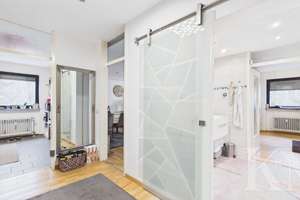 Top-Lage: Erdgeschosswohnung mit Balkon, TG-Stellplatz & Wellnessbereich in Saarbrücken-Rotenbühl – Die vollständige Adresse der Immobilie erhältst du vom Anbieter., 66123 St. Johann, Saarbrücken – Vorschaubild 5