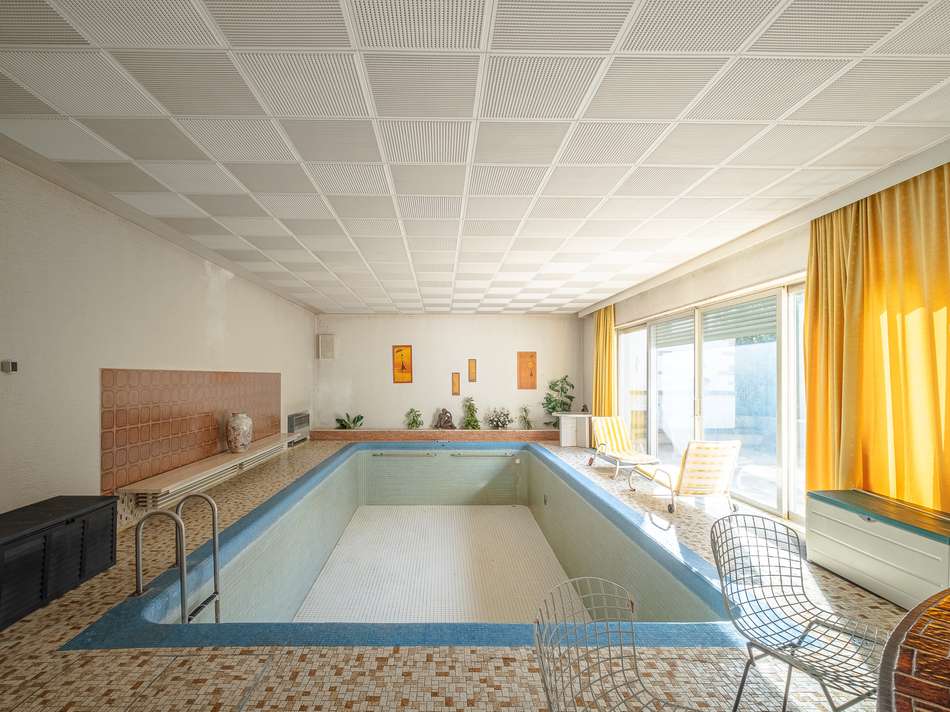 Schwimmbecken