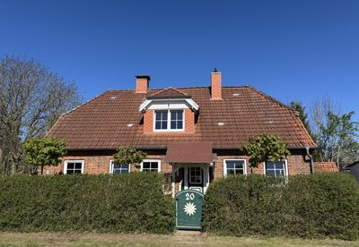 Provisionsfrei: Charmantes Zweifamilienhaus mit großem Grundstück