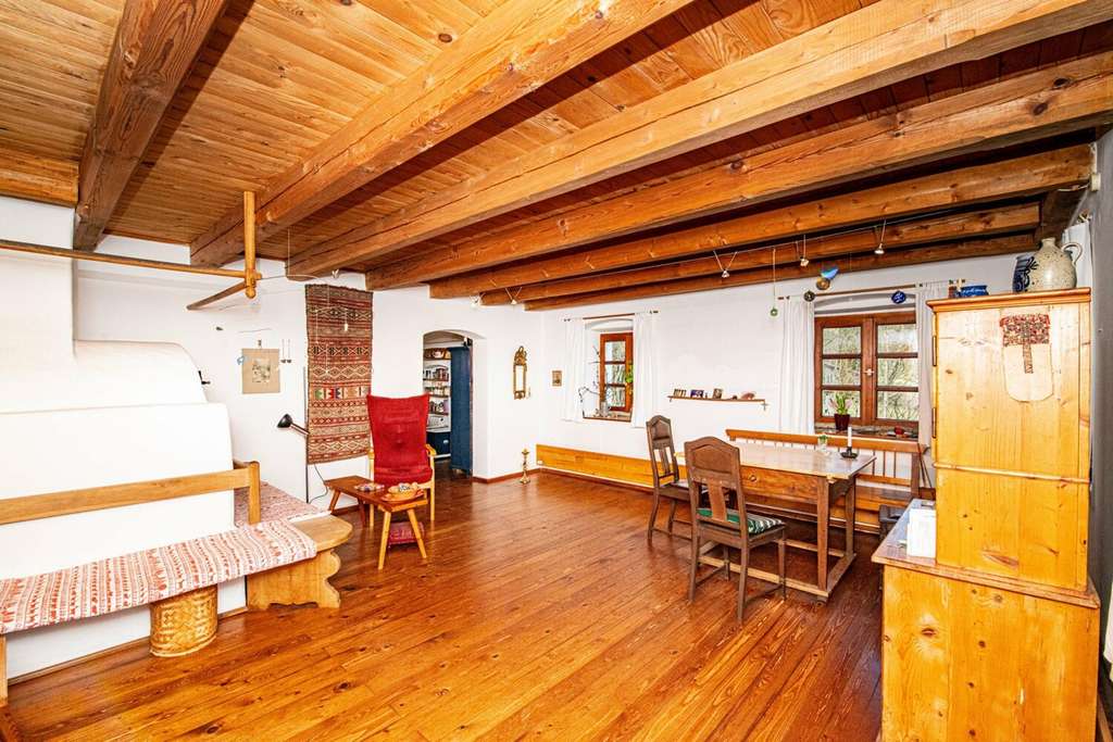 Immobilie in Weiding - „Idyllisches Bauernhaus mit Teich & eigener Quelle – Ruhe, Natur und Geschichte vereint“ - Bild 4