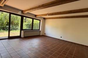 Großzügiges, teilmöbliertes Einfamilienhaus mit viel Holz, Sauna und kleinem Garten – Kinaderweg X, 85551 Kirchheim bei München – Vorschaubild 2