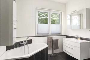 Exklusive 6 Zimmer Villa in Berlin-Biesdorf mit Sauna&Pool – Die vollständige Adresse der Immobilie erhältst du vom Anbieter., 12683 Biesdorf, Berlin – Vorschaubild 9