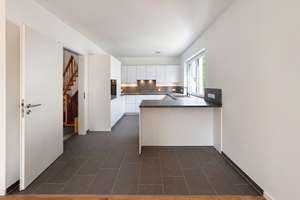 Moderne Stadtvilla mit Garten, Souterrain, Wärmepumpe und Energieeffizienz A+ in ruhiger Bestlage – Die vollständige Adresse der Immobilie erhältst du vom Anbieter., 22397 Duvenstedt, Hamburg – Vorschaubild 5