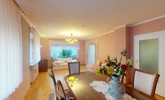 Geräumiges Einfamilienhaus mit Wintergarten, Scheune und viel Potenzial in LD-Arzheim