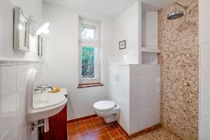 Ihre grüne Oase in der Stadt – Maisonette mit Privatgarten, Pool und Sauna – Die vollständige Adresse der Immobilie erhältst du vom Anbieter., 13156 Niederschönhausen, Berlin – Vorschaubild 11