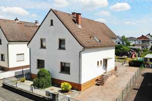 Danach haben Sie schon lange gesucht! Gepflegtes Zweifamilienhaus mit großem Garten! – Die vollständige Adresse der Immobilie erhältst du vom Anbieter., 63110 Rodgau – Vorschaubild 2