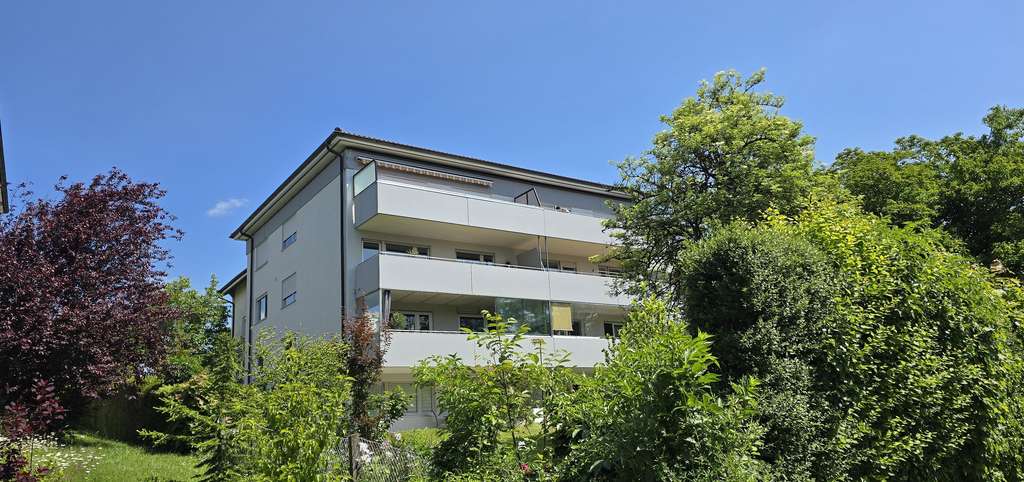 Freizügige senioren- und familien- gerechte 3-Zimmer- Wohnung 