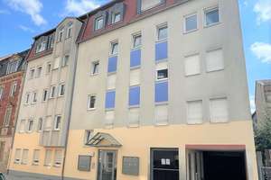 Großzügige 2-Zi-Wohnung mit Balkon, separater Küche und TG-Stellplatz in Fürth