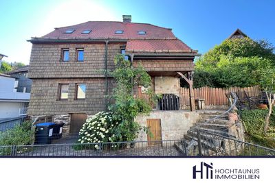 HTI |  Charaktervolles Einfamilienhaus mit Sonnenterrasse und idyllisch angelegtem Hof in Schmitten