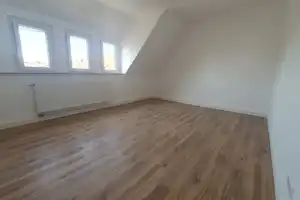 Ansprechende 3-Raum-Dachgeschosswohnung mit Einbauküche, Erstbezug nach Sanierung – Sülmerstr 53, 74072 Heilbronn – Vorschaubild 4