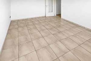 Charmante Dachgeschosswohnung in Essen-Stadtwald: 42 qm, Tageslichtbad & volle Raumhöhe