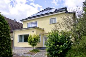 Charmantes Zweifamilienhaus in Schnelsen – Zwei vermietete Einheiten mit langfristigem Potenzial