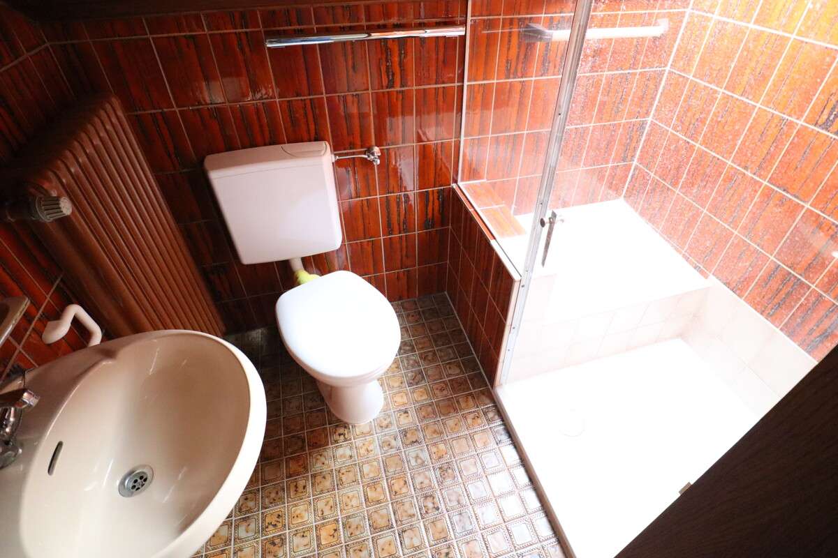 Immobilie in Ingelfingen - Großzügiges Einfamilienhaus mit vermieteter Einliegerwohnung, Garagen & naturnaher Ruhelage - Bild 5