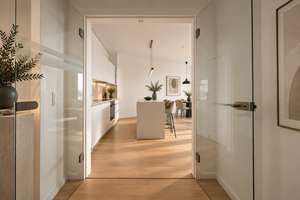 Grand Tower Frankfurt: Exklusive 2-Zimmer-Wohnung im 10. OG mit Balkon & Stellplatz – 60327 Gallus, Frankfurt am Main – Vorschaubild 3