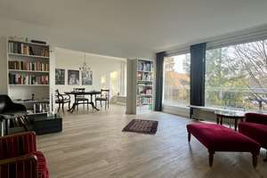 Lichtdurchflutete Endetagenwohnung in ruhiger und schöner Lage!